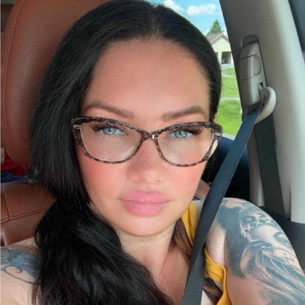 Meet your Posher, Angie